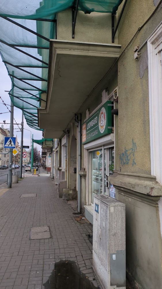 Zdjęcie tej samej ściany, ale już bez reklamy
